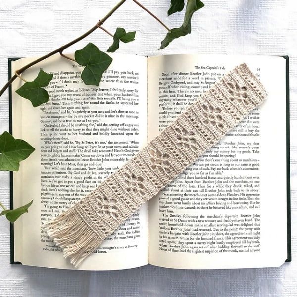 Pretty crochet bookmark with fringing.