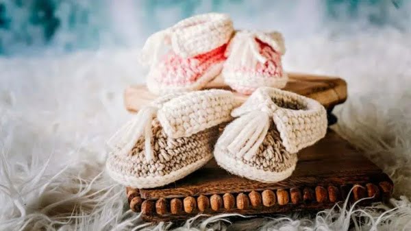 Crochted baby snow boots.