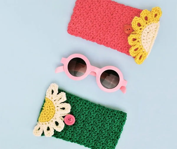 Crochet daisy sunglasses cases and a pair of pink sunglasses.