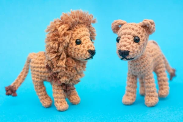 Crochet lion and lioness.