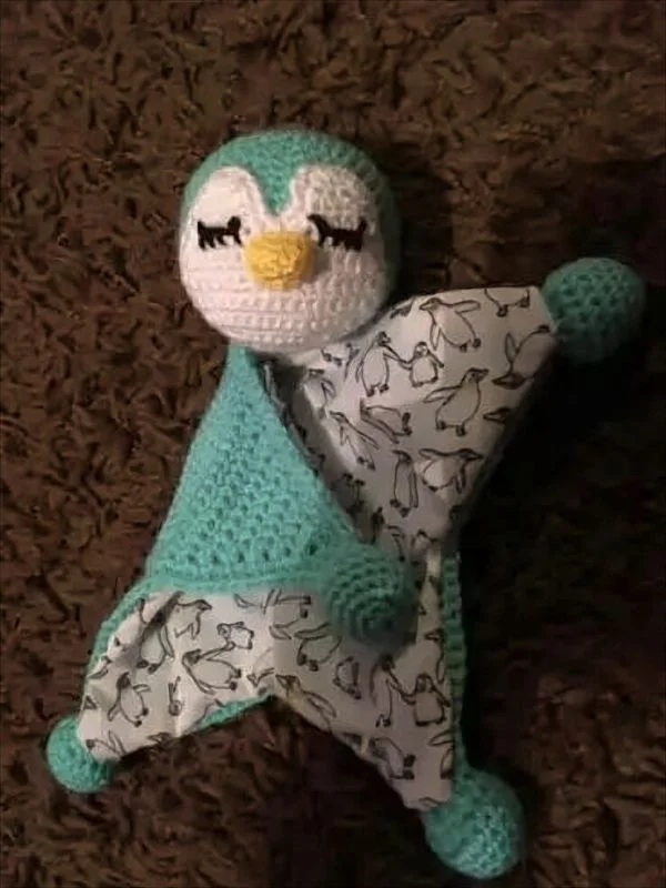Penguin crochet baby lovey comforter.