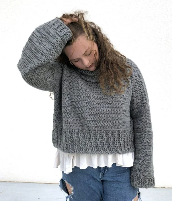 Cropped lenght gray crochet turtleneck sweater.