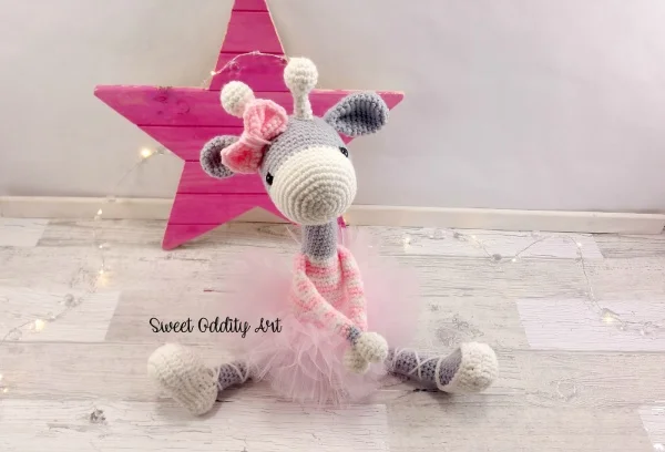 Crochet giraffe in a pink tutu.