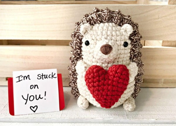 crochet hedgehog holding a red heart