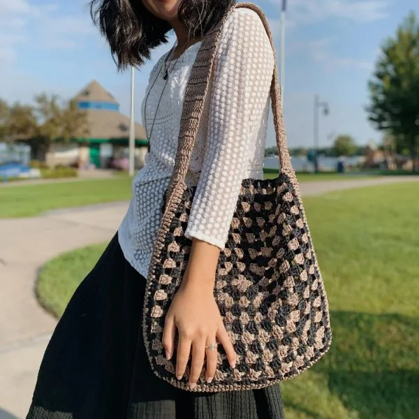 Black and natural raffia crochet bag.