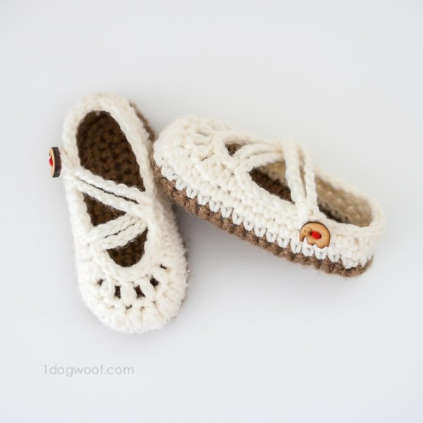 White crochet mary jane baby shoes with double straps.