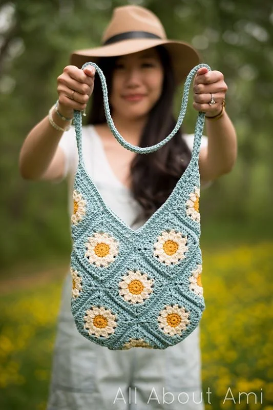Crochet daisy granny square bag.