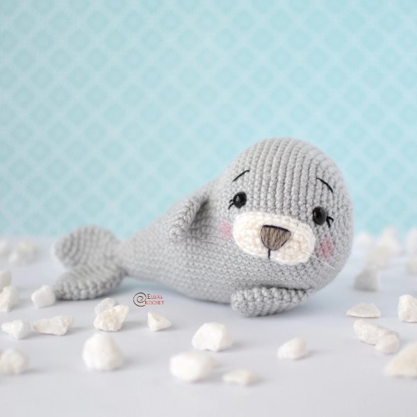 A little amigurumi seal with rosy pink cheeks.