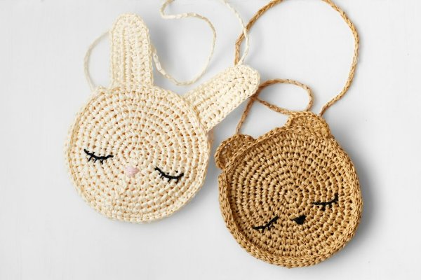 Cute Strawberry Crochet Purse 👜 #smallbusinesses #businessstartup  #businesswoman #kiracrochet #crochetindia #crochetsunflower… | Instagram