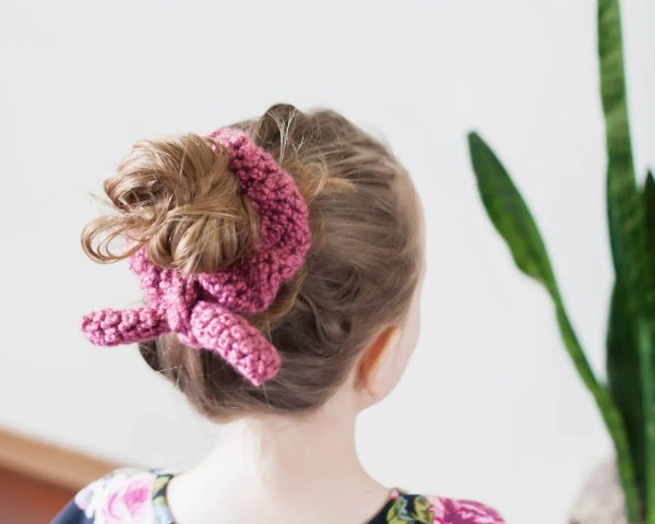 Back view of a girl with a pink crochet scrunchie.
