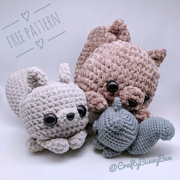 A family of squirrel amigurumi.