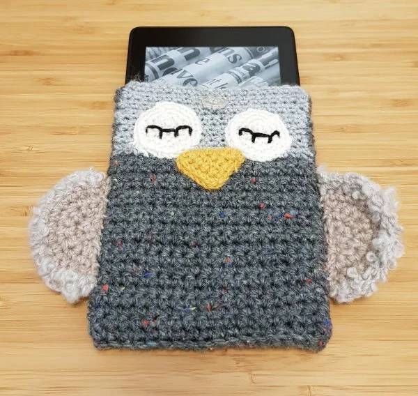 A crochet kindle cover owl.