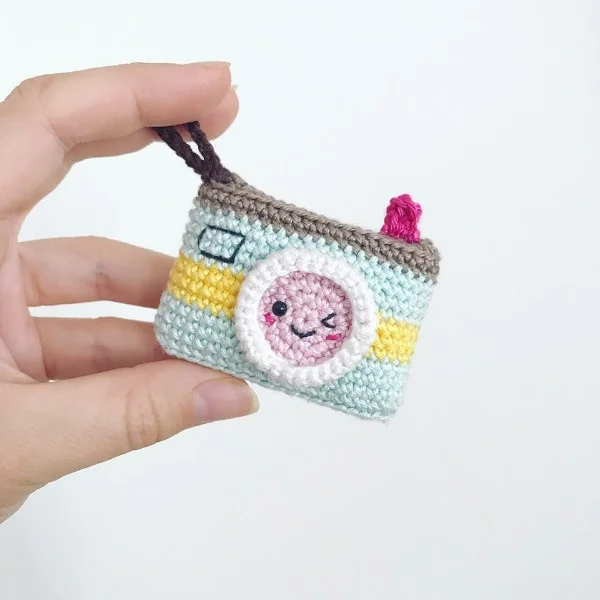 Crochet Miniature Bag Key Chain Tutorial (Video) - … | Crochet mini bag, Crochet  keychain pattern, Purse patterns free