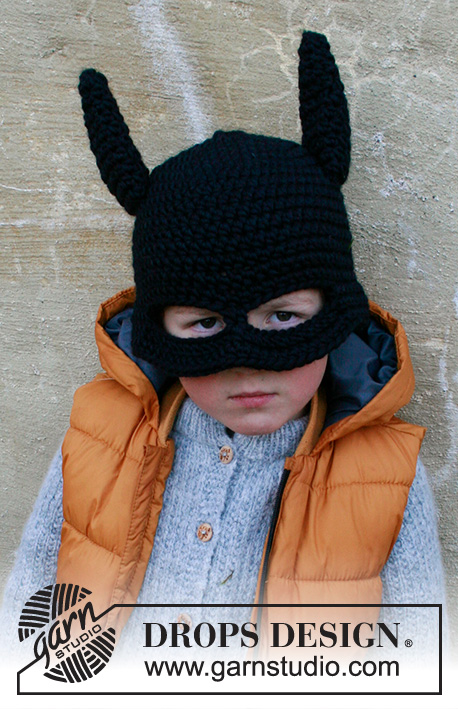 A child wearing a black crochet bat mask-hat.