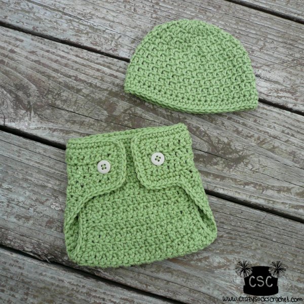 Green crochet baby diaper cover and hat set.