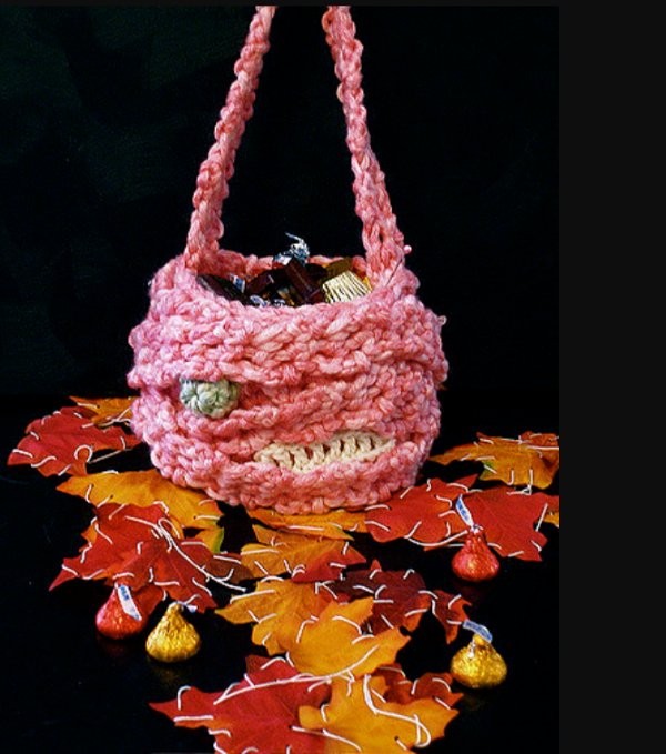 A muumy-themed Halloween crochet bag.