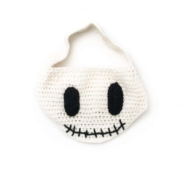 A crochet ghost halloween treat bag.