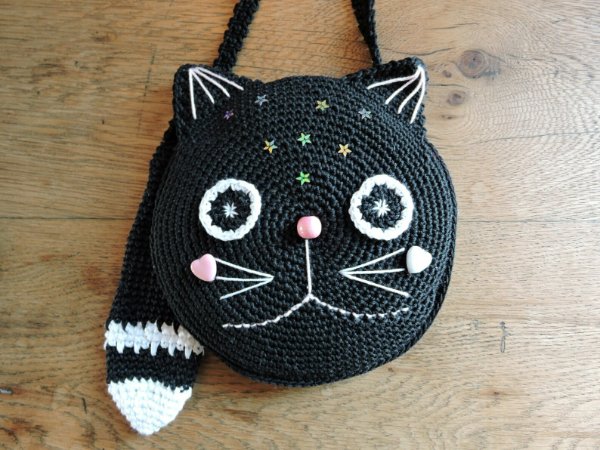 A crochet cat crossbody Halloween bag.