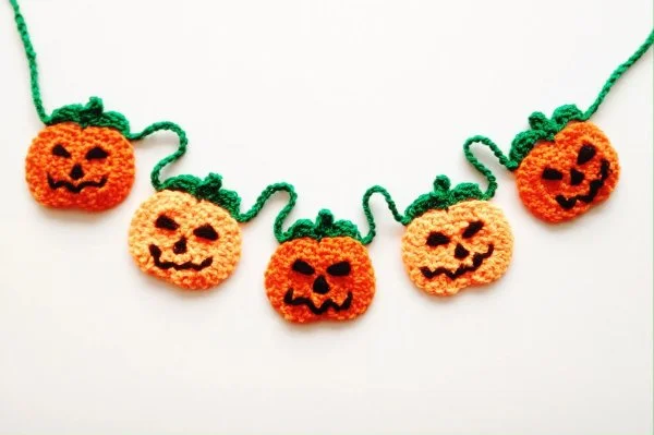 Jack-o-lantern crochet bunting.