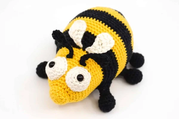 A cute bug-eyed crochet bee.