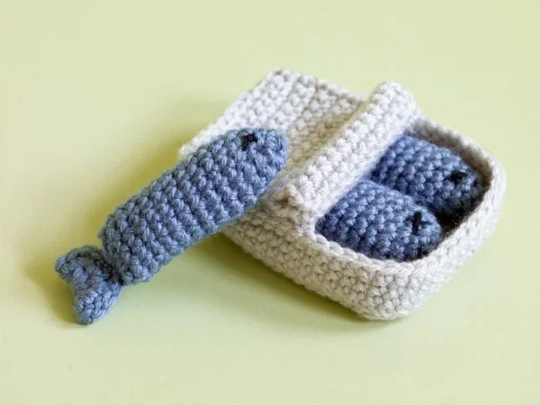Amigurmi sardines in a tin, crochet cat toy.