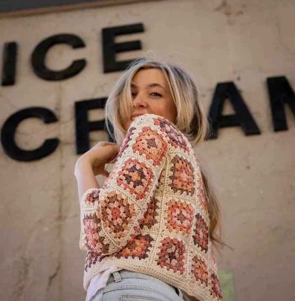 A cute cropped-lenght Granny Square cardigan.
