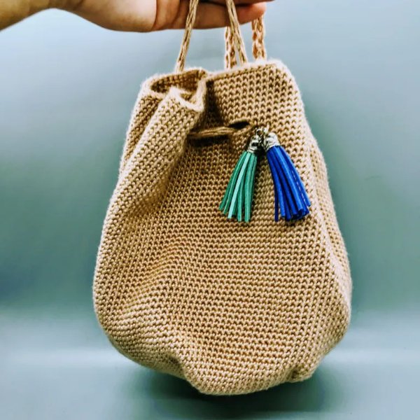 Mini crochet backpack with suede tassels.