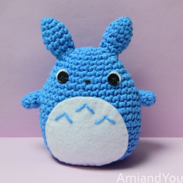 A cute blue crochet Chu Totoro.