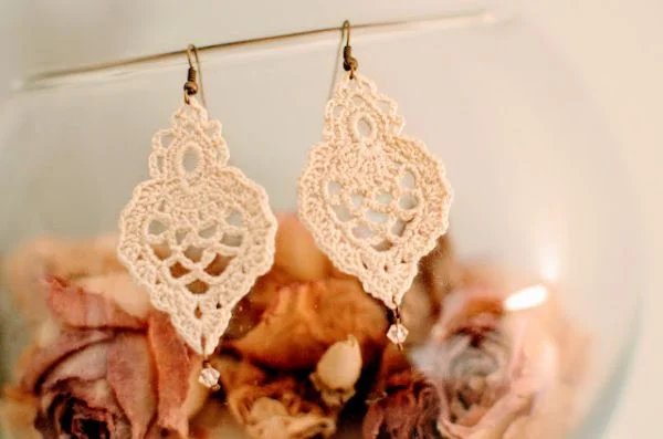 White crochet pineapple stitch earrings.