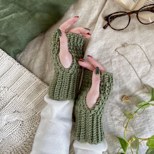 Beautful moss green, modern crochet fingerless gloves.