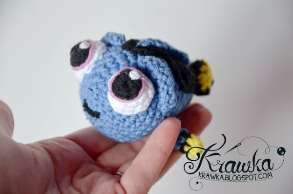 A crochet baby dory amigurumi.