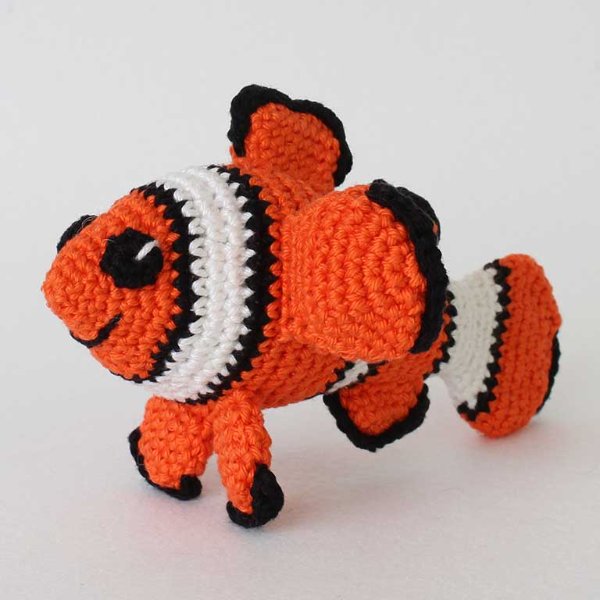 A brightly coloured crochet clownfish amigurumi.