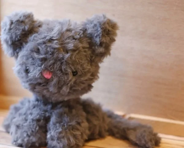 A fluffy grey crochet cat  made with faux fur yarn.