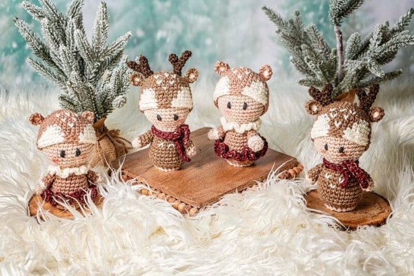 Four cute little crochet Christmas deer dolls.