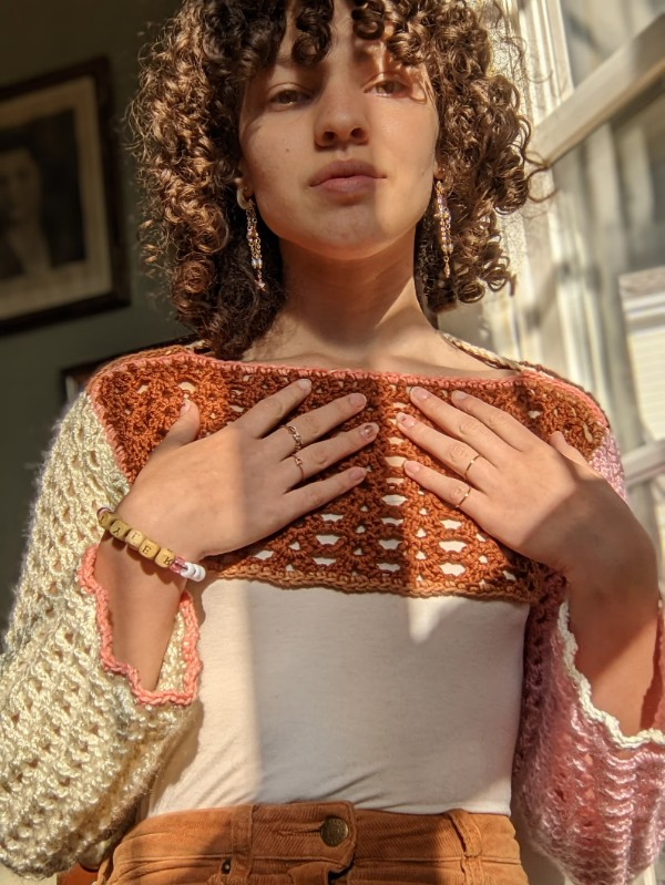 A colour-blocked crochet shrug sleeves top.