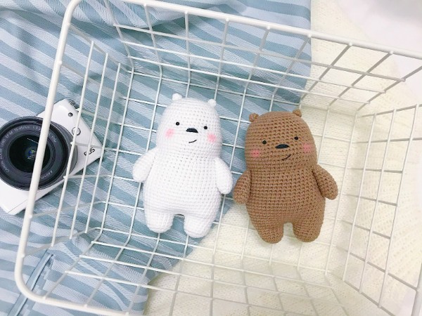 Two fat crochet bears in a basket.