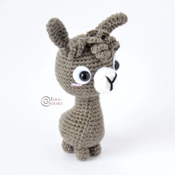 A cute cartoon-style crochet llama amigurumi.