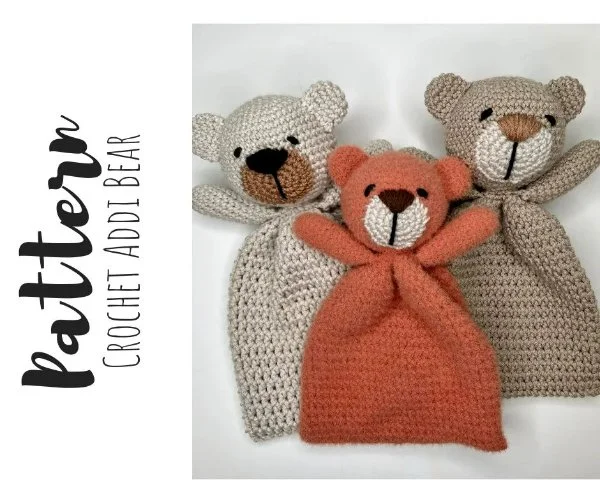 Three crochet bear lovwys in different colours.