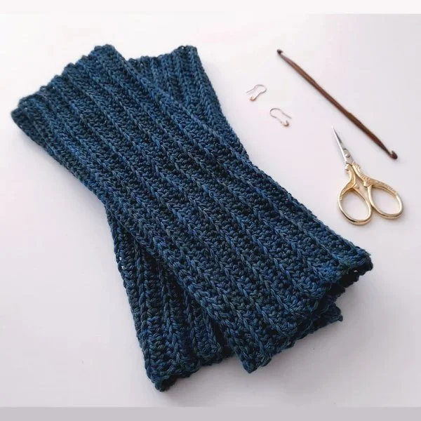 Naby blue, ribbed crochet leg warmers.
