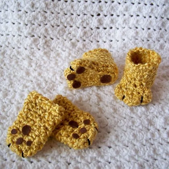 Lion-paw-themed crochet baby mittens and booties.