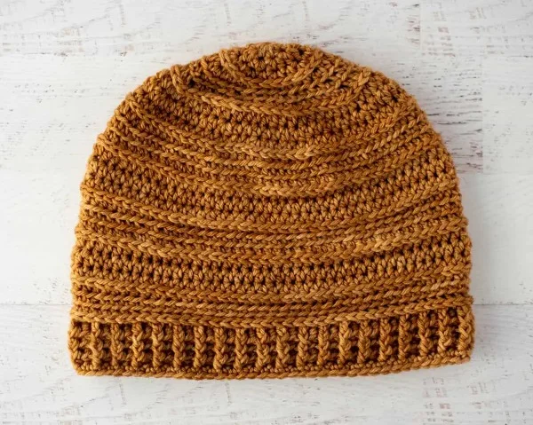 Mens crochet beanie with a ribbed brim.