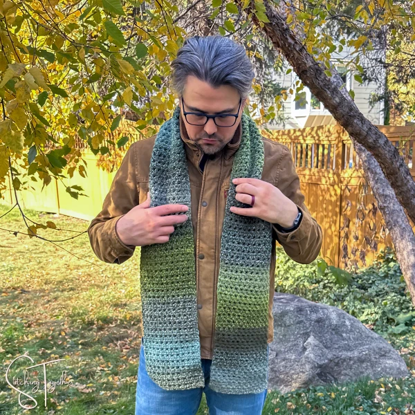 Men's moss stitch crochet scarf.