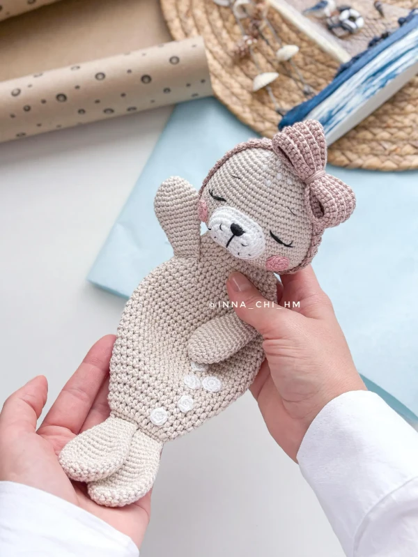 A baby seal crochet lovey.