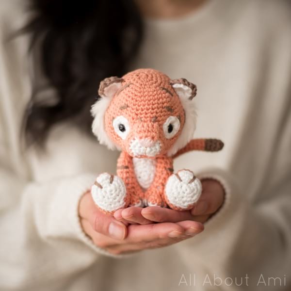 A soft-coloured crochet tiger amigurumi.