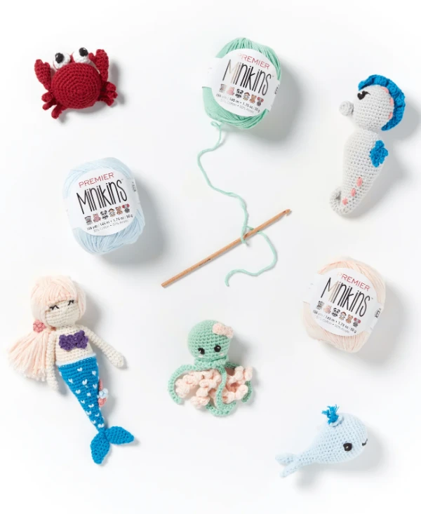 A minature crochet jellyfish with other sea-themed amigurumi toys.