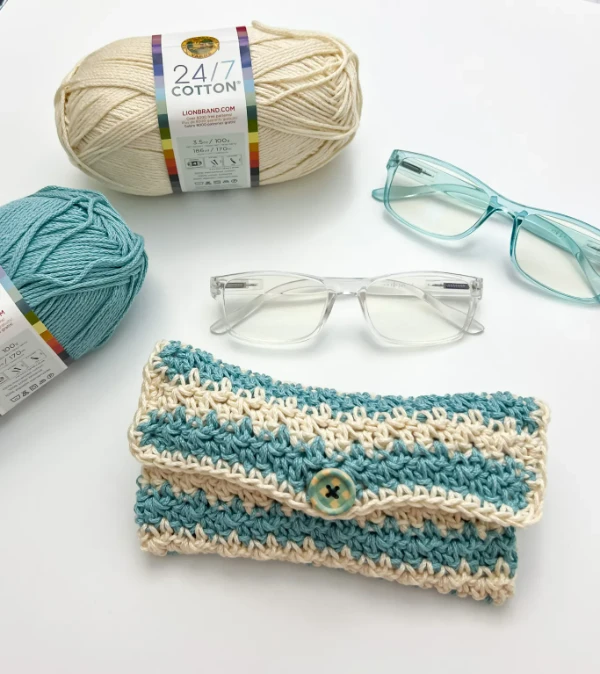 Classic shape crochet glasses case.